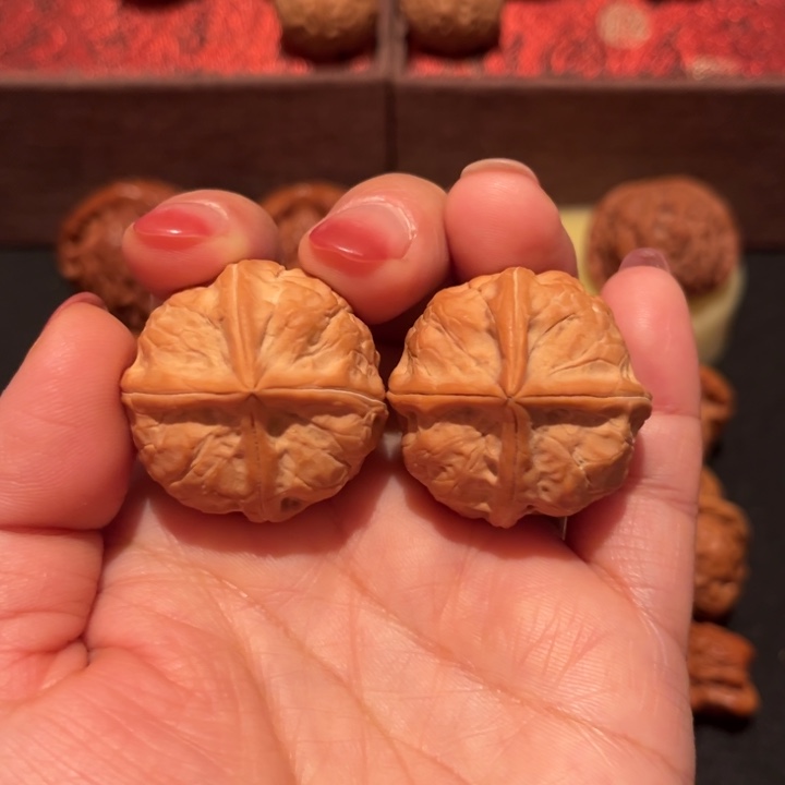 文玩核桃吊坠四棱