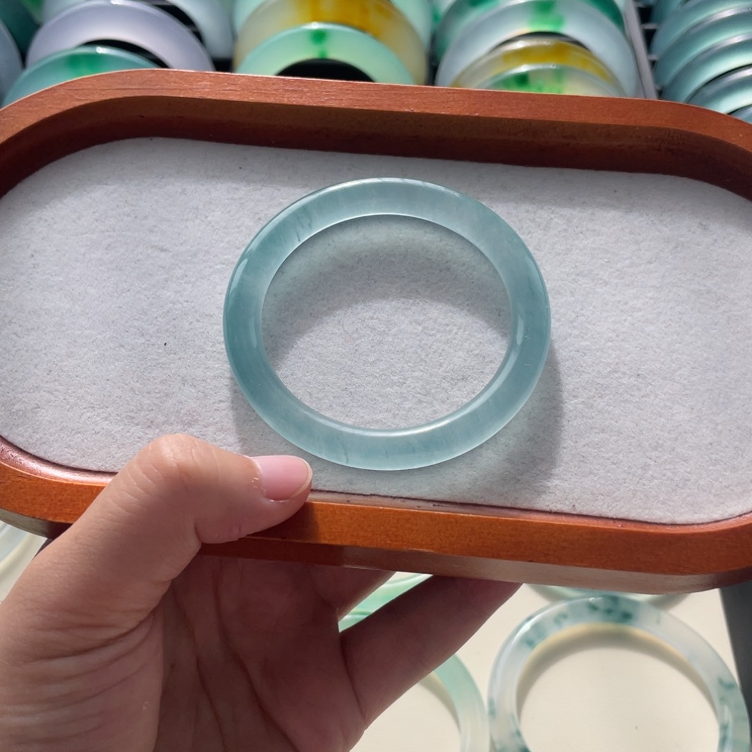 未镶嵌手镯石英质玉哈*