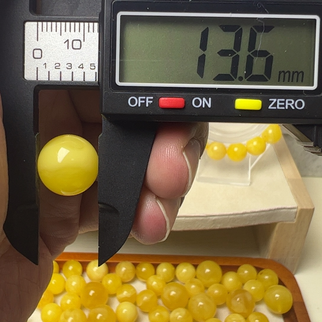 琥珀未镶嵌裸石微瑕单珠030