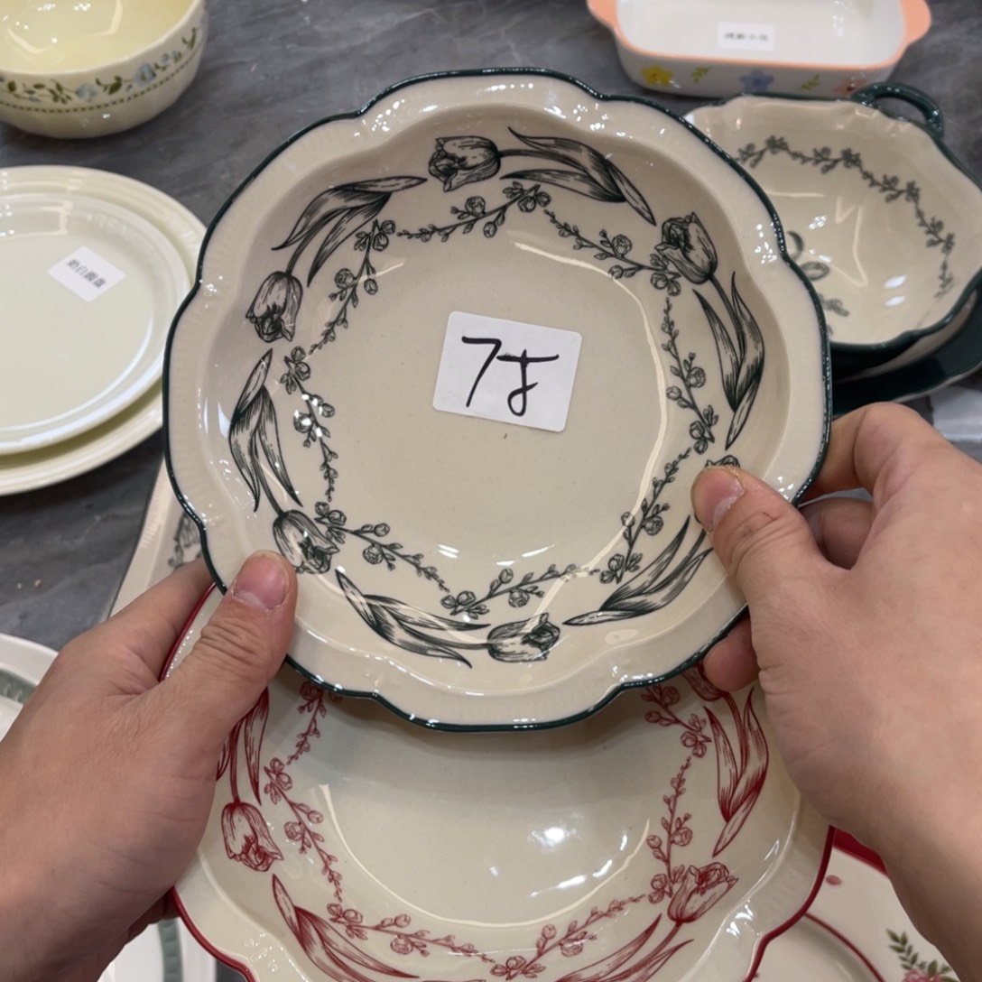 陶瓷微瑕餐具介意勿拍，满18飞！