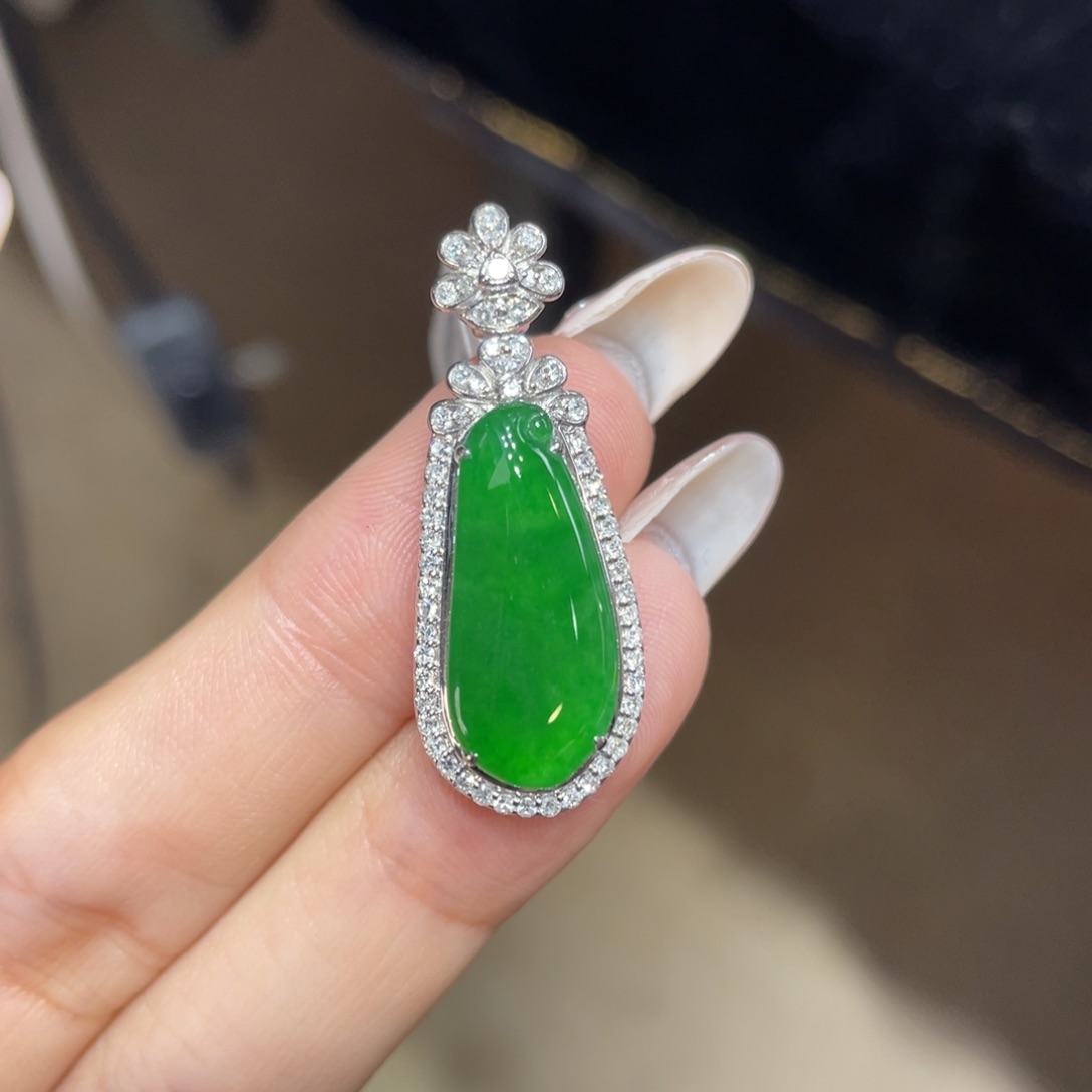 翡翠颈饰18K金镶嵌天然缅甸翡翠a货