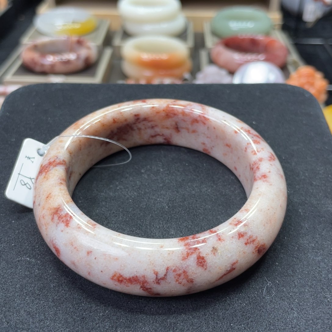 未镶嵌手镯石英岩玉