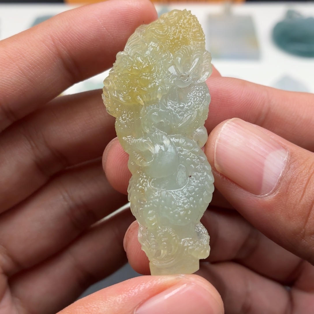 定制翡翠未镶嵌龙柱