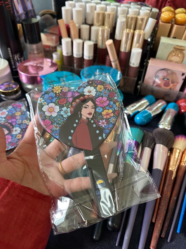 DilSefromtheheart化妆手持镜子  