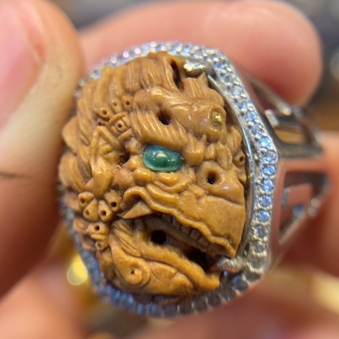 潍坊核雕桃核雕刻戒指大鹏鸟