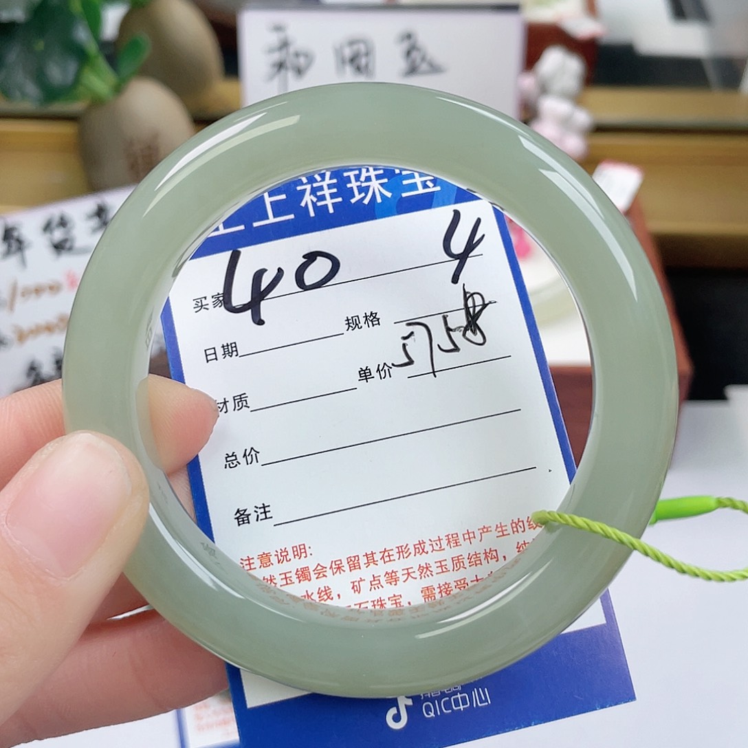 和田玉手镯未镶嵌