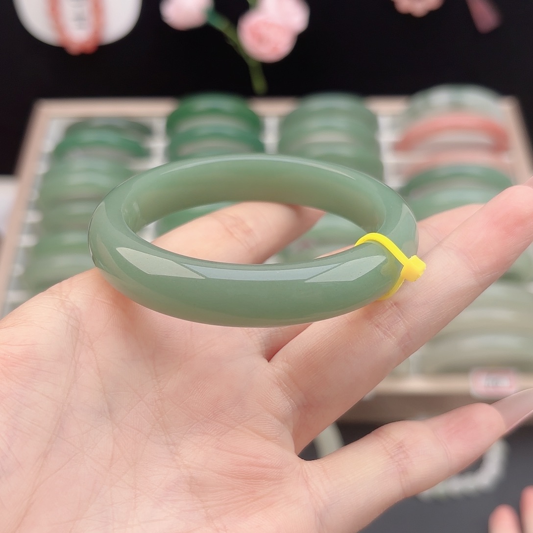 石英质玉未镶嵌手镯