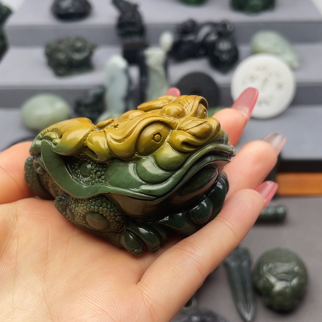 拼***蚁石英质玉未镶嵌颈饰