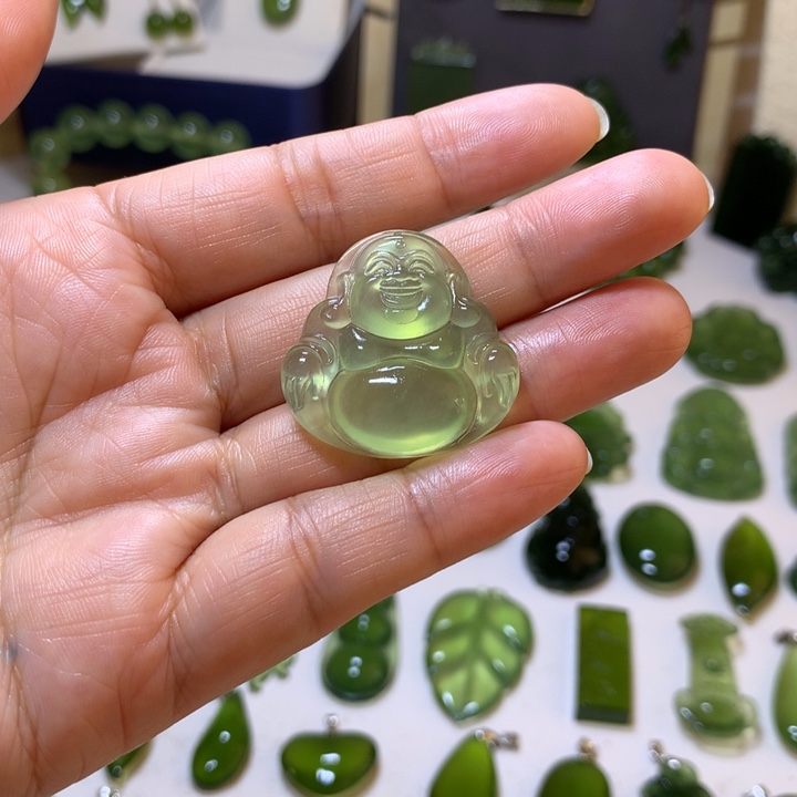 岫玉未镶嵌颈饰吊坠