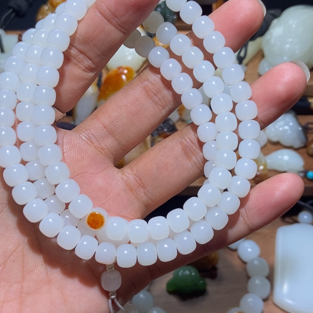 姚***杰和田玉未镶嵌颈饰