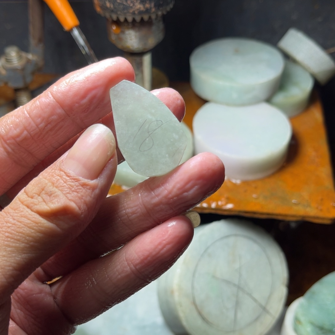 翡翠颈饰未镶嵌翡翠