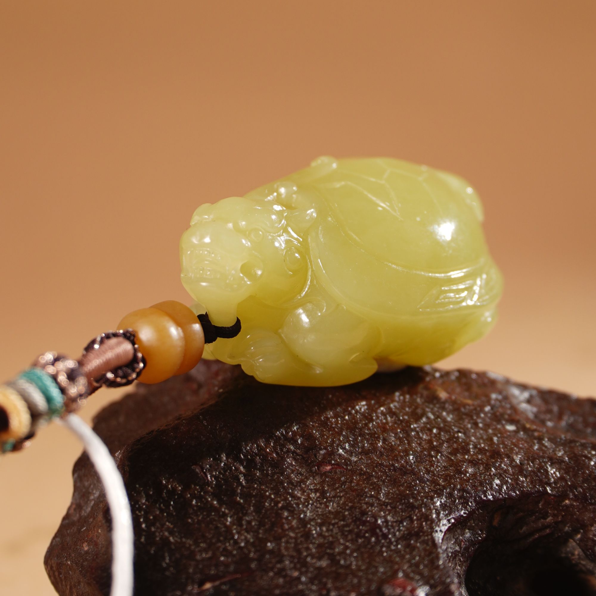 HT130122和田玉黄口龙龟吊坠