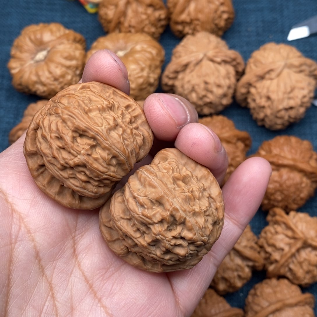 文玩核桃把件名****）37精品球白全品