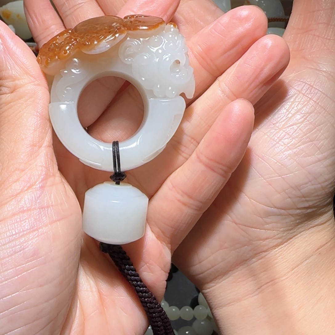 和田玉未镶嵌颈饰云****）