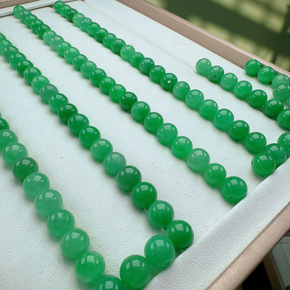 卡8mm 缅料A货 阳绿 多样性发一颗