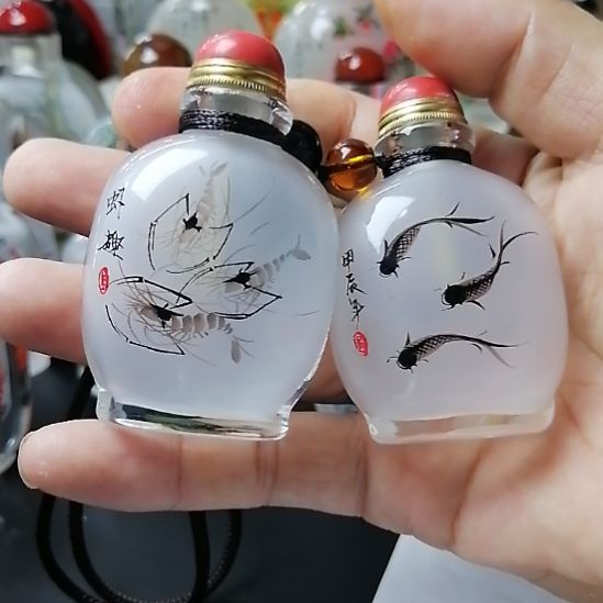 魔***桀有机玻璃手绘画鼻烟壶