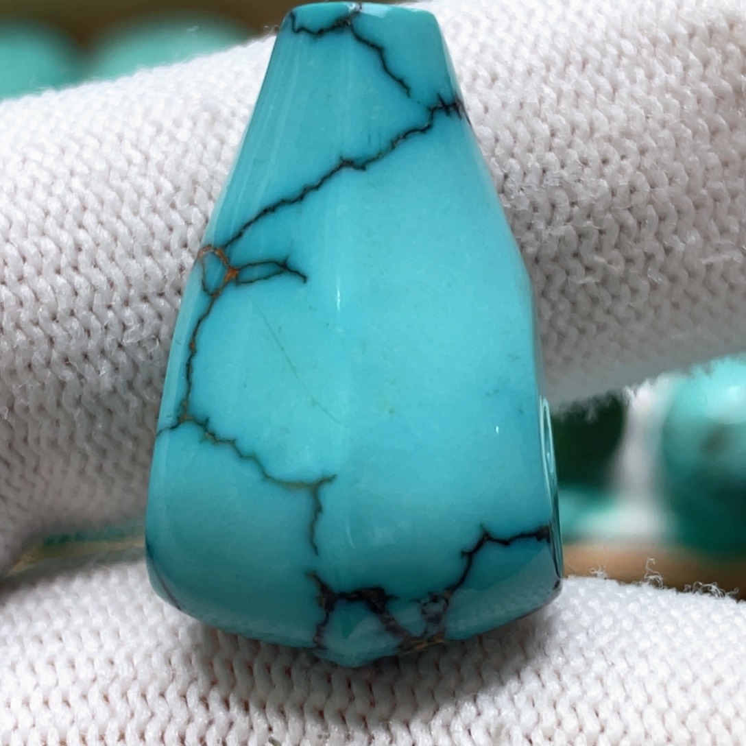 绿松石未镶嵌颈饰