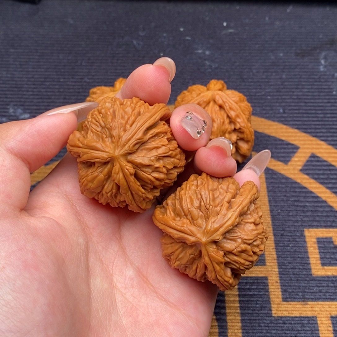 夜***雨吊坠文玩核桃白狮子正奔