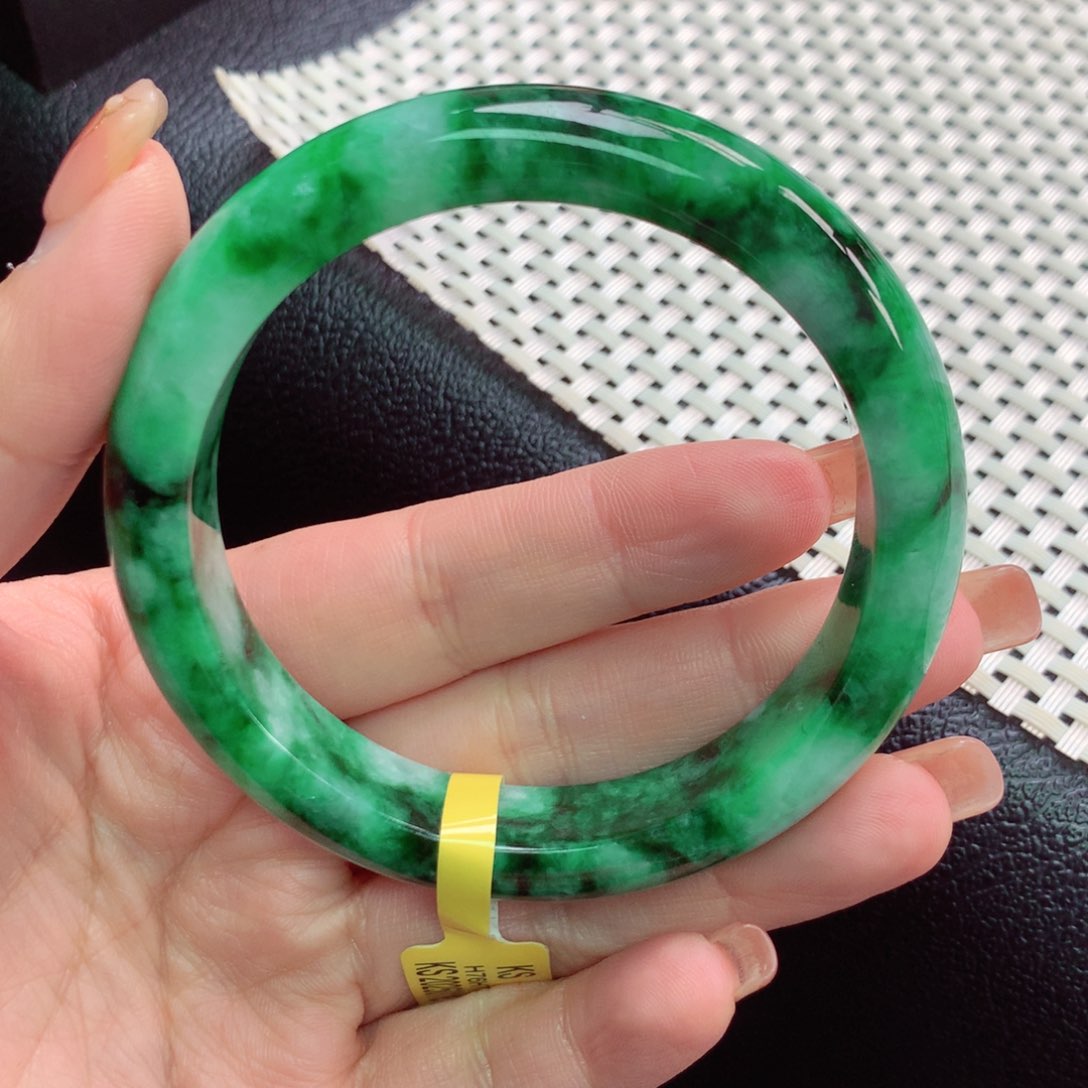 翡翠手镯未镶嵌翡翠