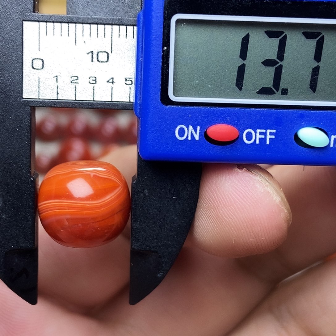 南红玛瑙未镶嵌配饰有瑕疵