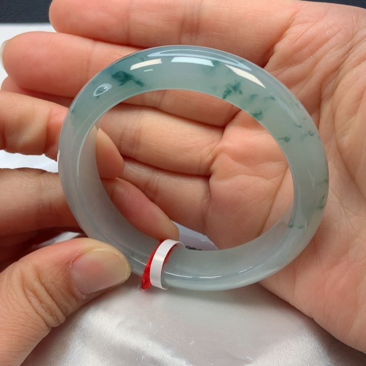 翡翠手镯未镶嵌52圈