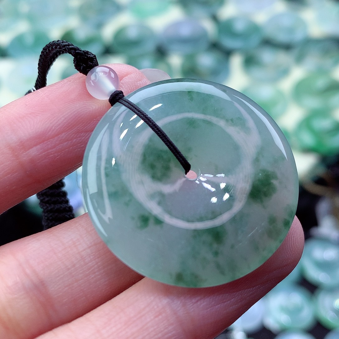 翡翠颈饰未镶嵌编号19。尺寸32.3-5.5