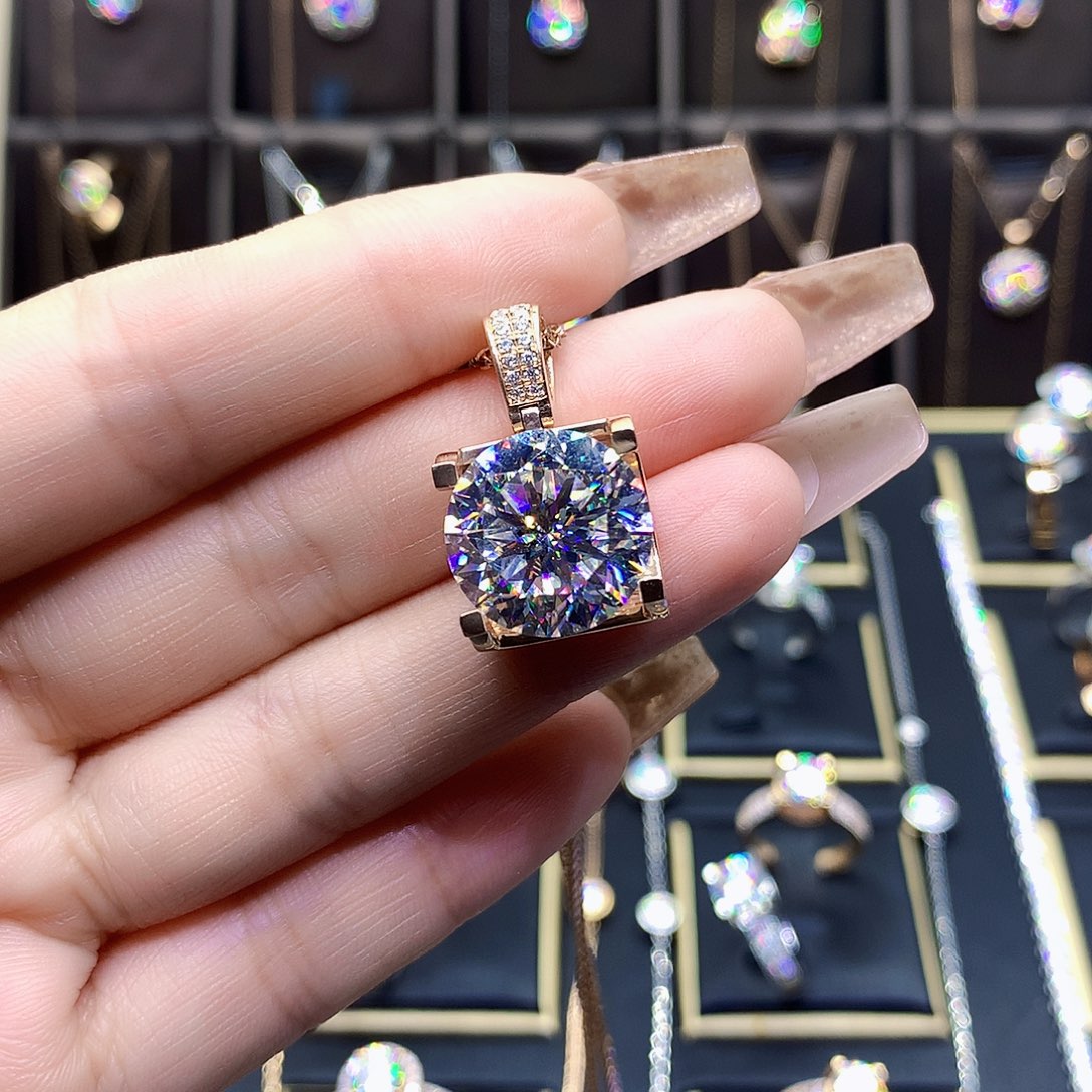 合成碳硅石（莫桑石）吊坠(不含链)18K金镶嵌禾