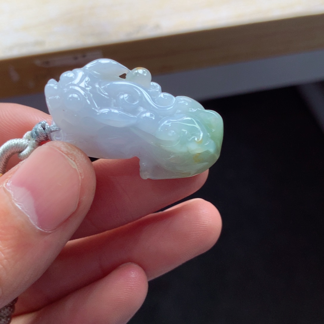 翡翠颈饰未镶嵌吊坠