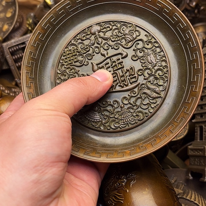 精美铜器做工精湛 