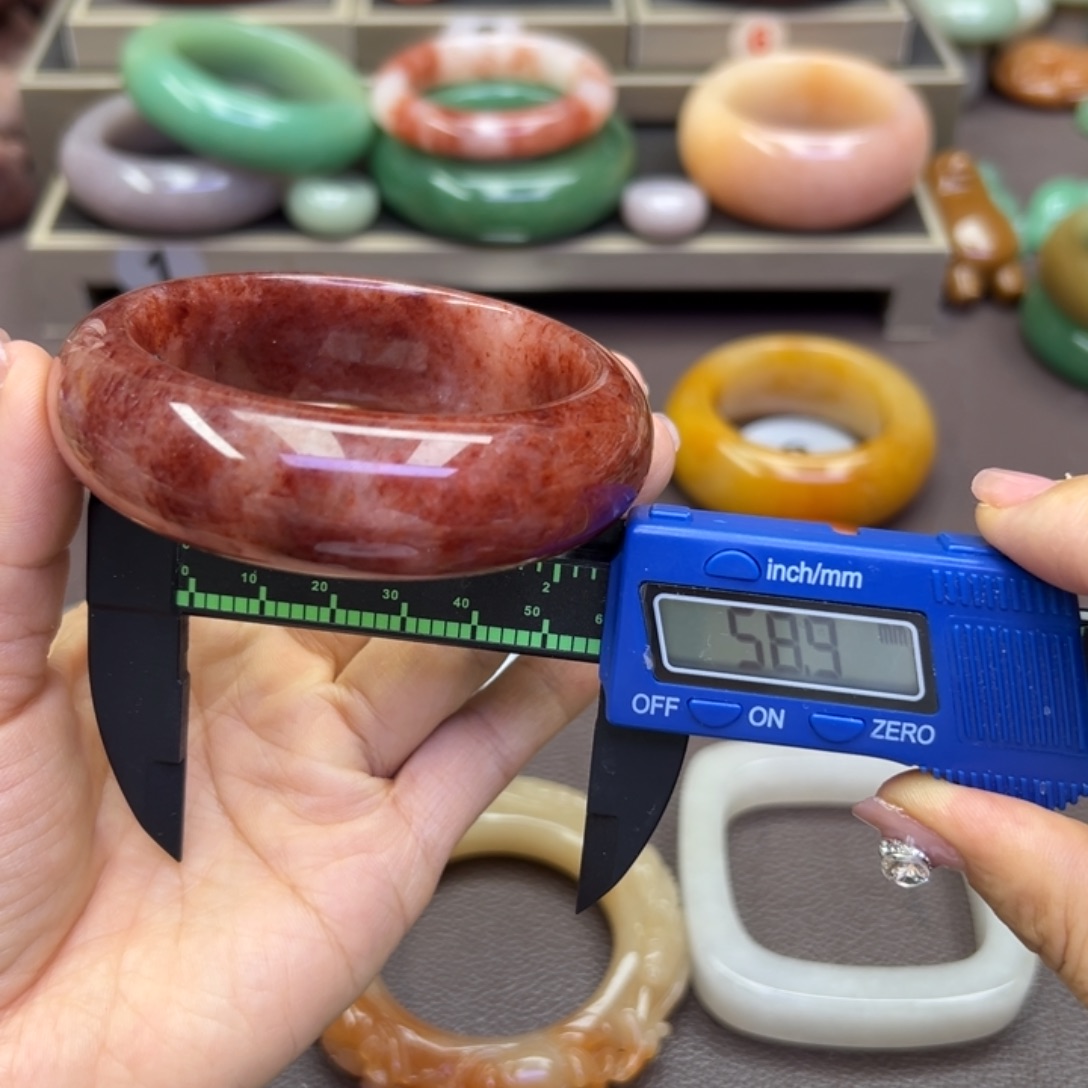 未镶嵌手镯石英岩玉