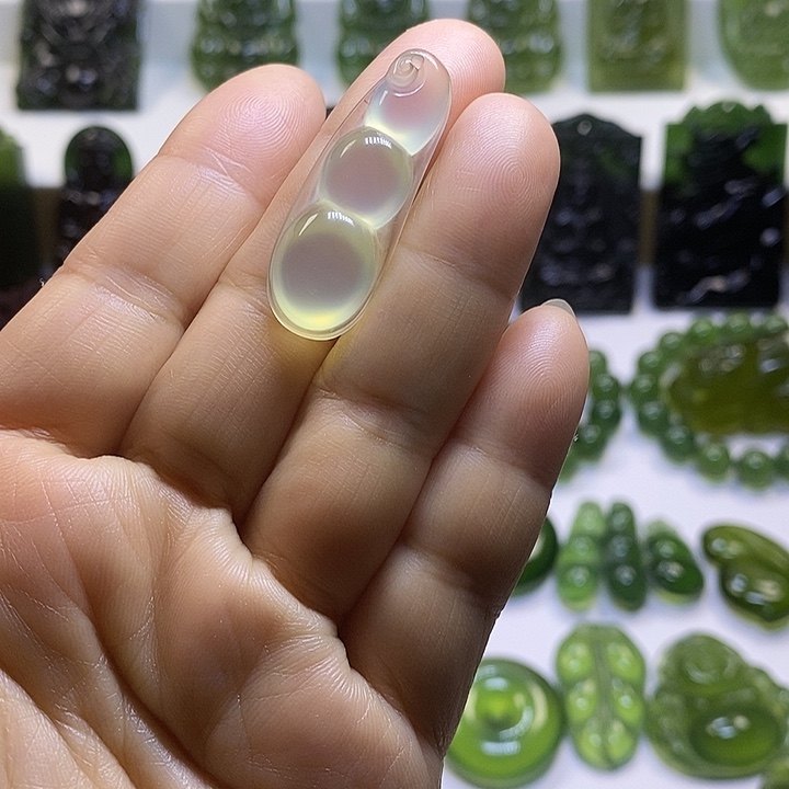 蛇纹石玉未镶嵌颈饰