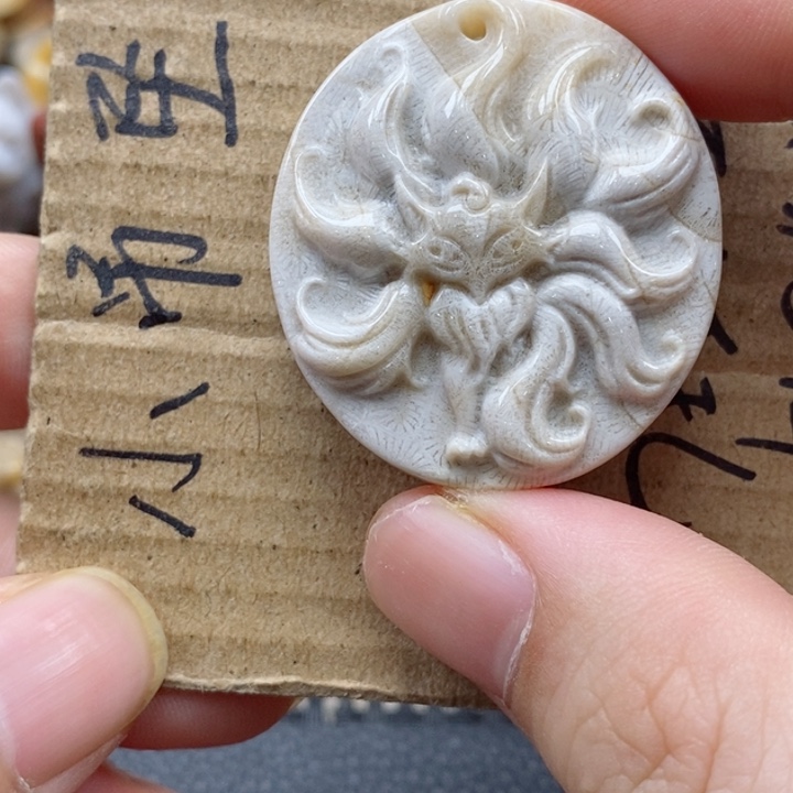 硅化珊瑚（珊瑚玉）颈饰未镶嵌