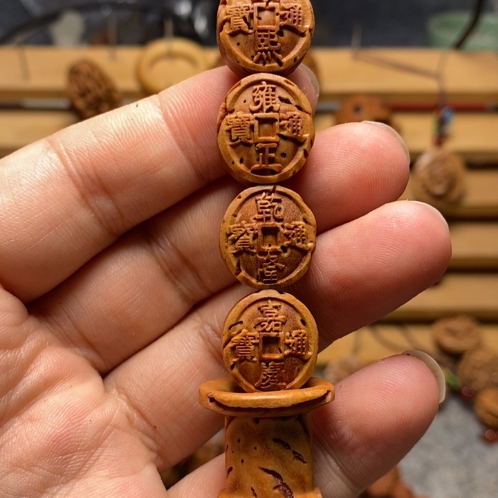 桃核雕刻金钱剑一把