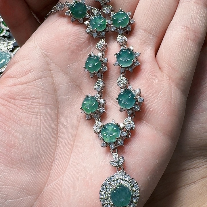 翡翠颈饰未镶嵌天然A货翡翠放漏