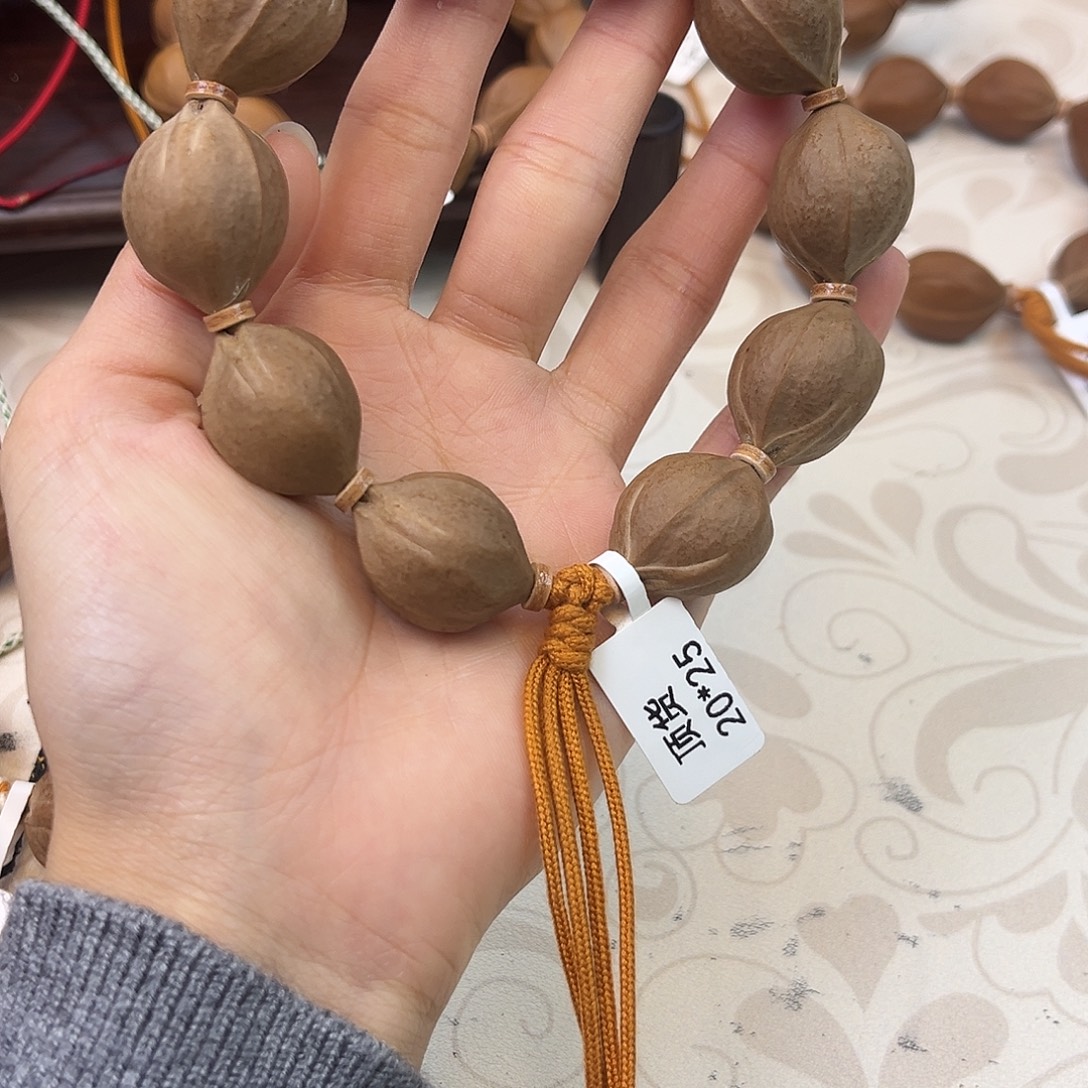 踏***j吊坠橄榄核11111111111