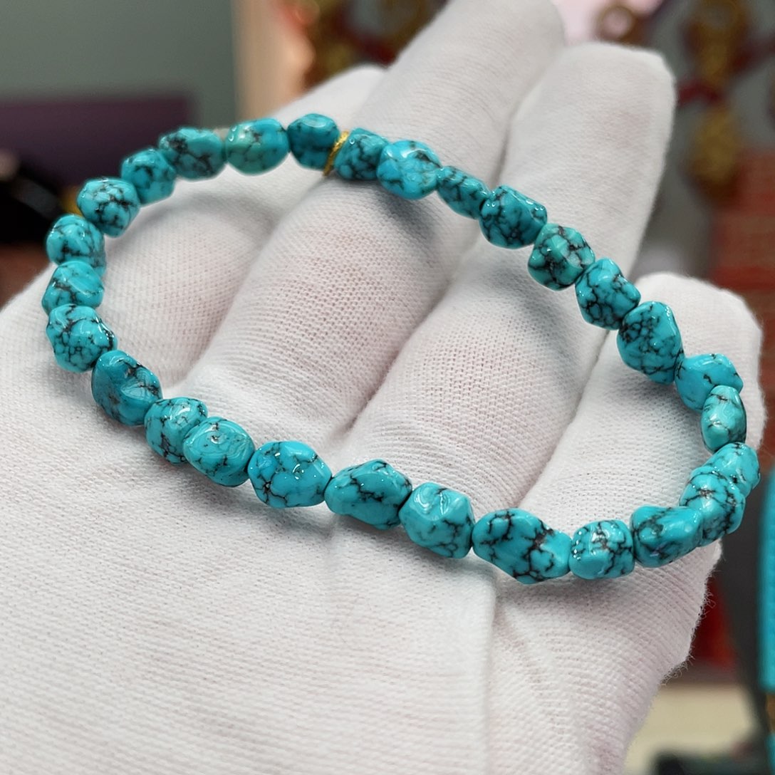 绿松石颈饰未镶嵌