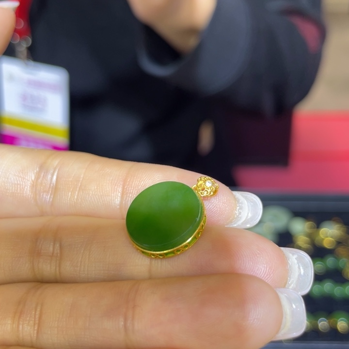 和田玉18K金镶嵌颈饰