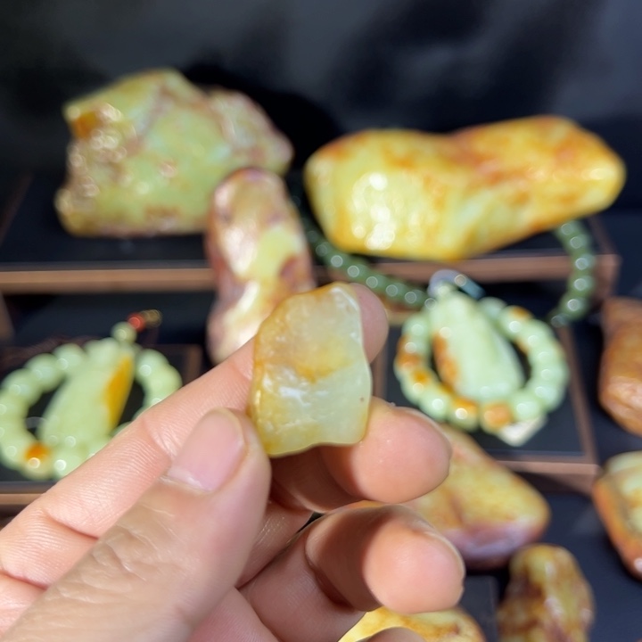 岫岩河磨玉（透闪石质玉）颈饰未镶嵌雨*下