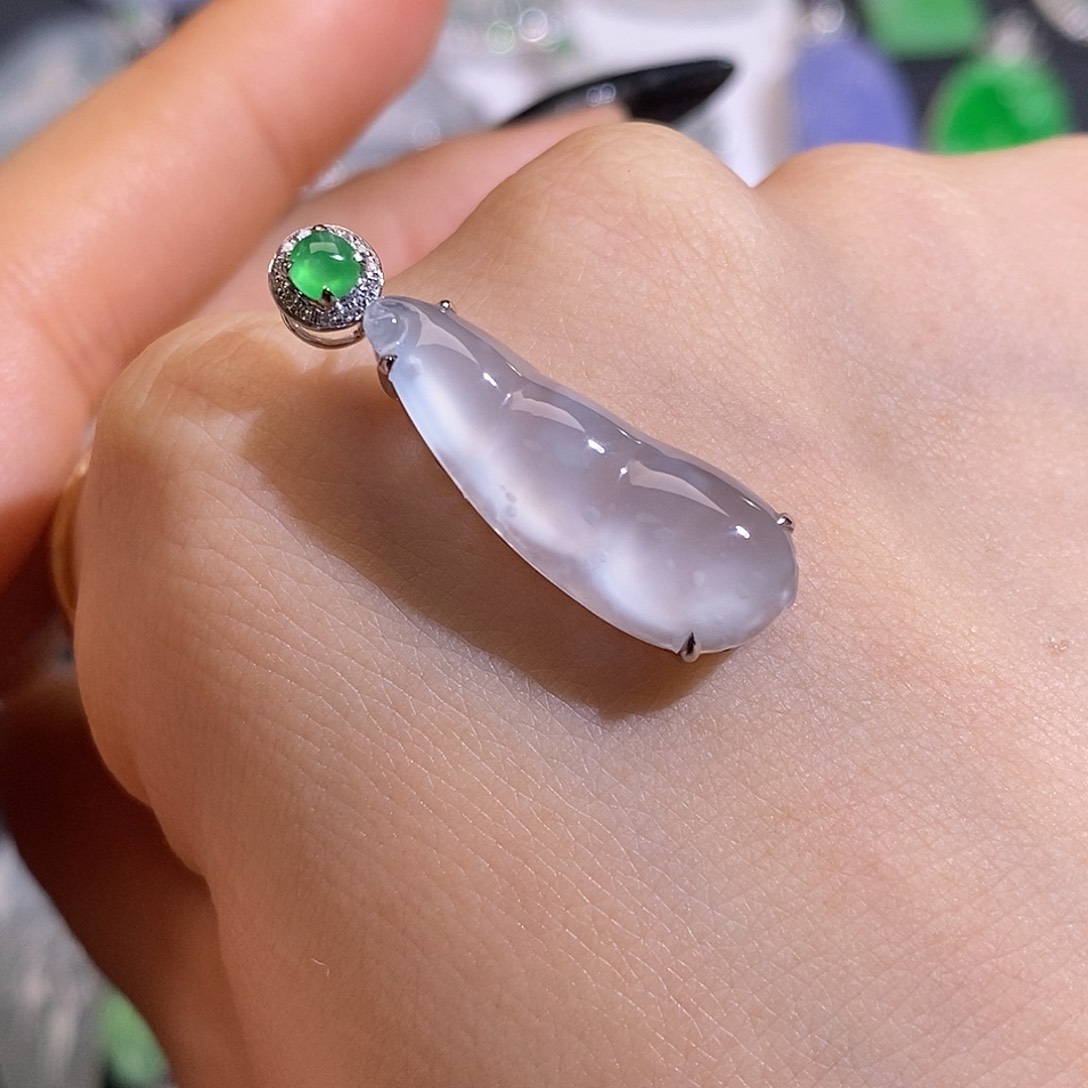 翡翠未镶嵌颈饰豆子