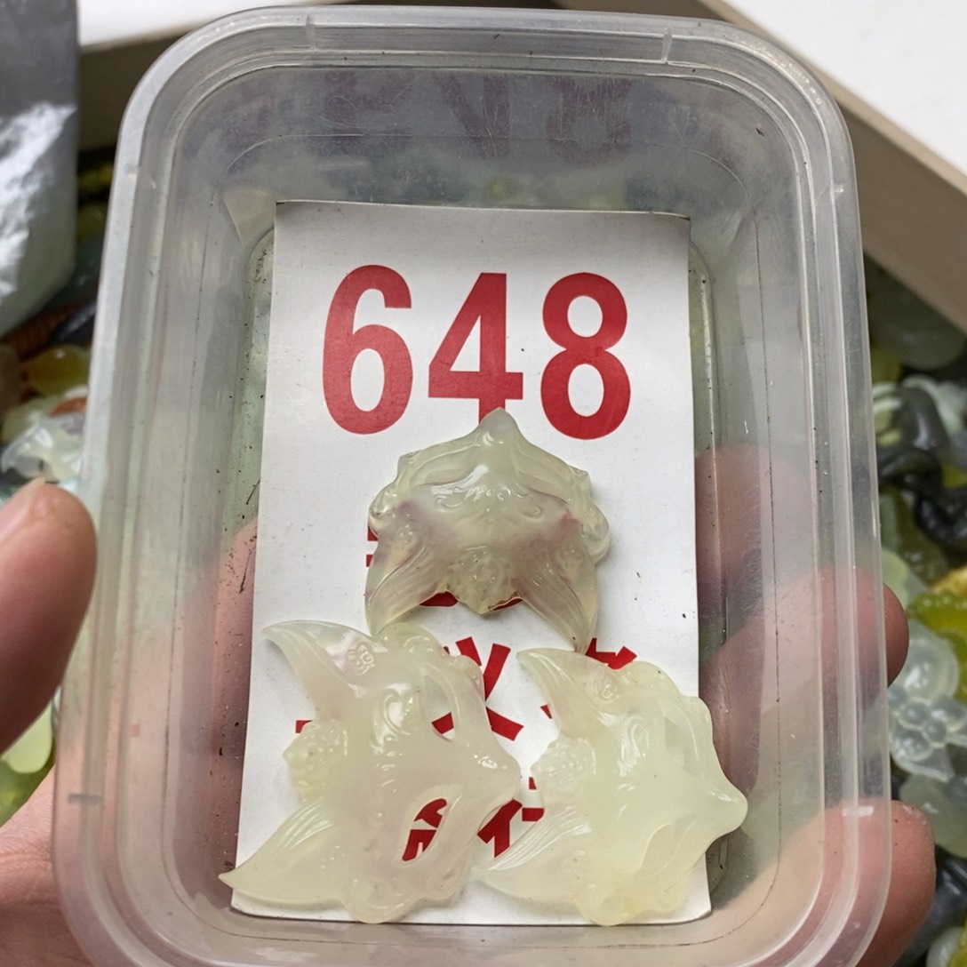 蛇纹石玉挂坠未镶嵌