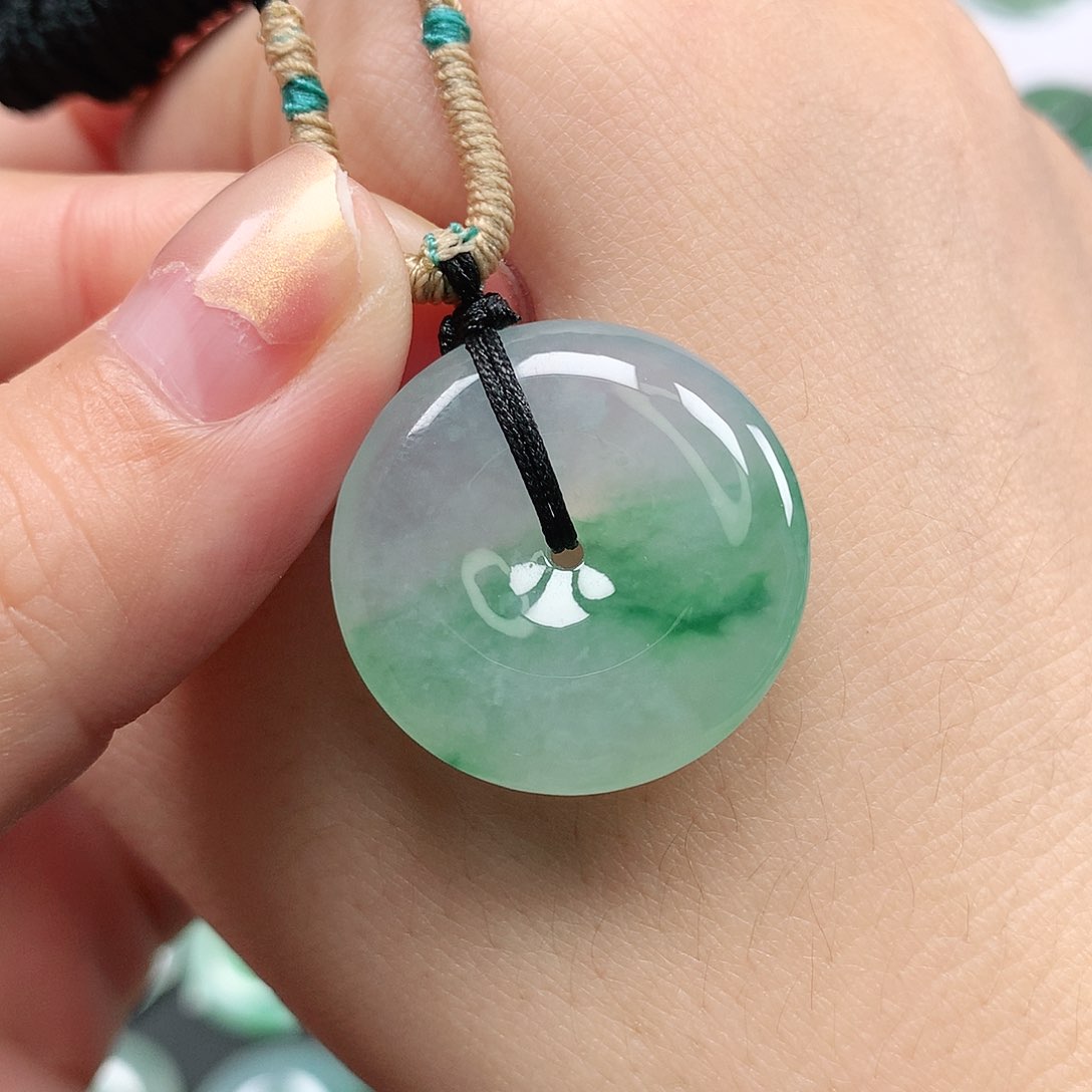 翡翠颈饰未镶嵌平安