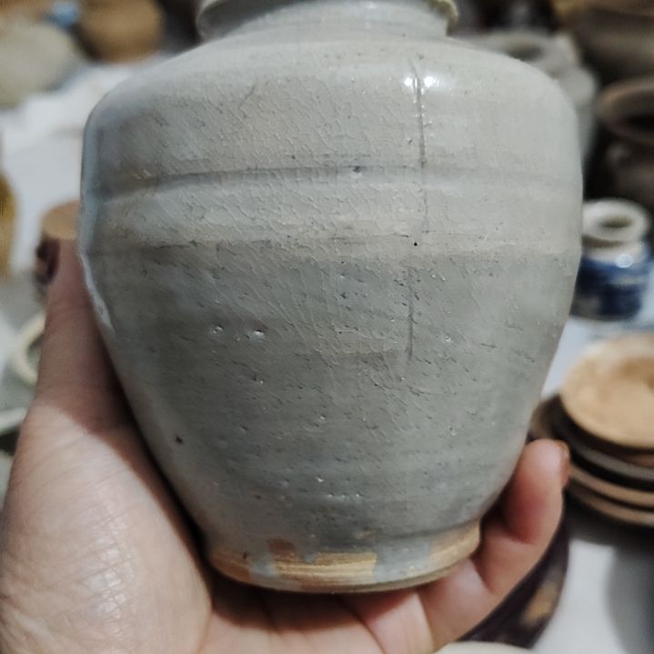 茶盏青白瓷梅瓶，里外都有釉。