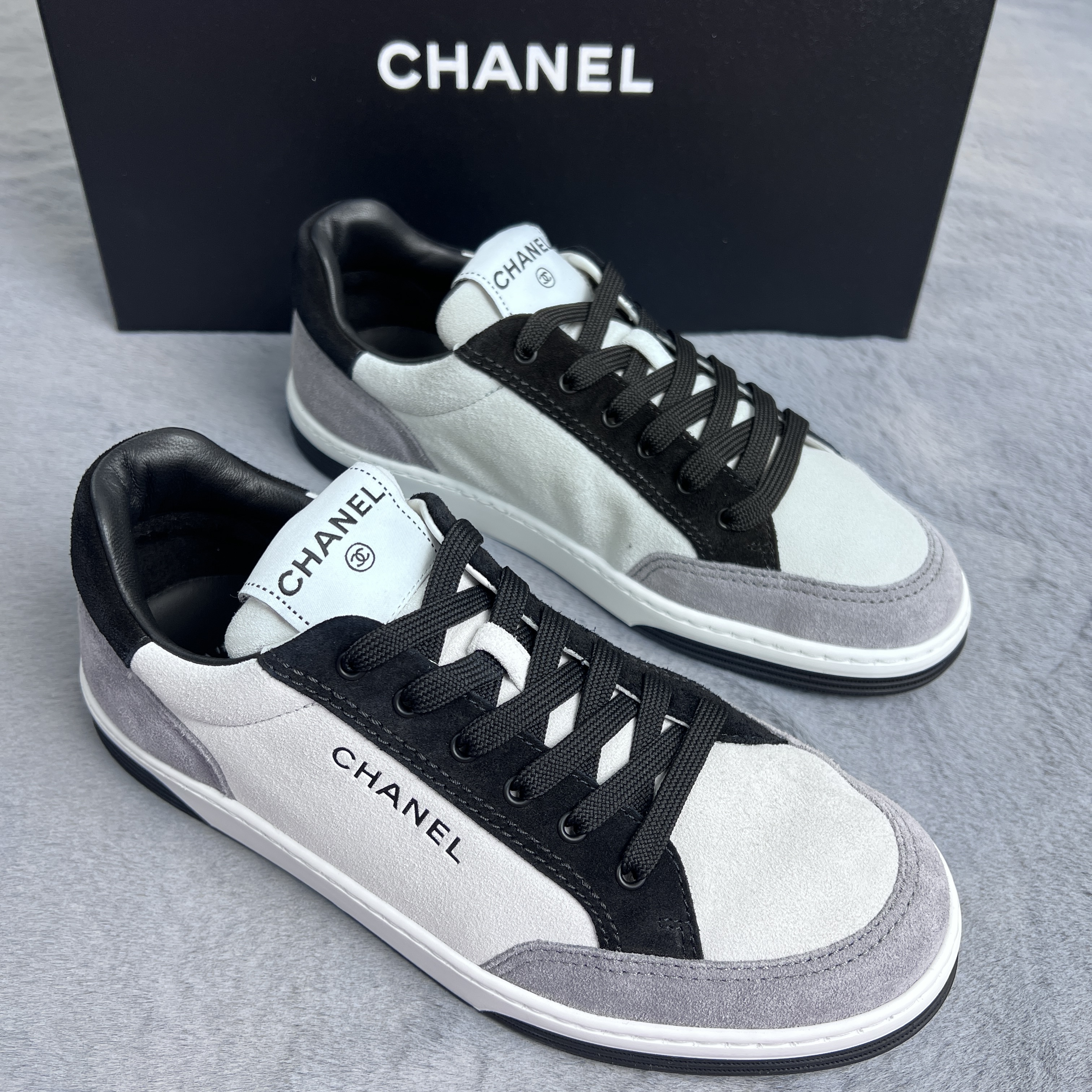 99新 Chanel/香奈儿 37码！Chanel皮革24S低帮板鞋白灰女鞋运动