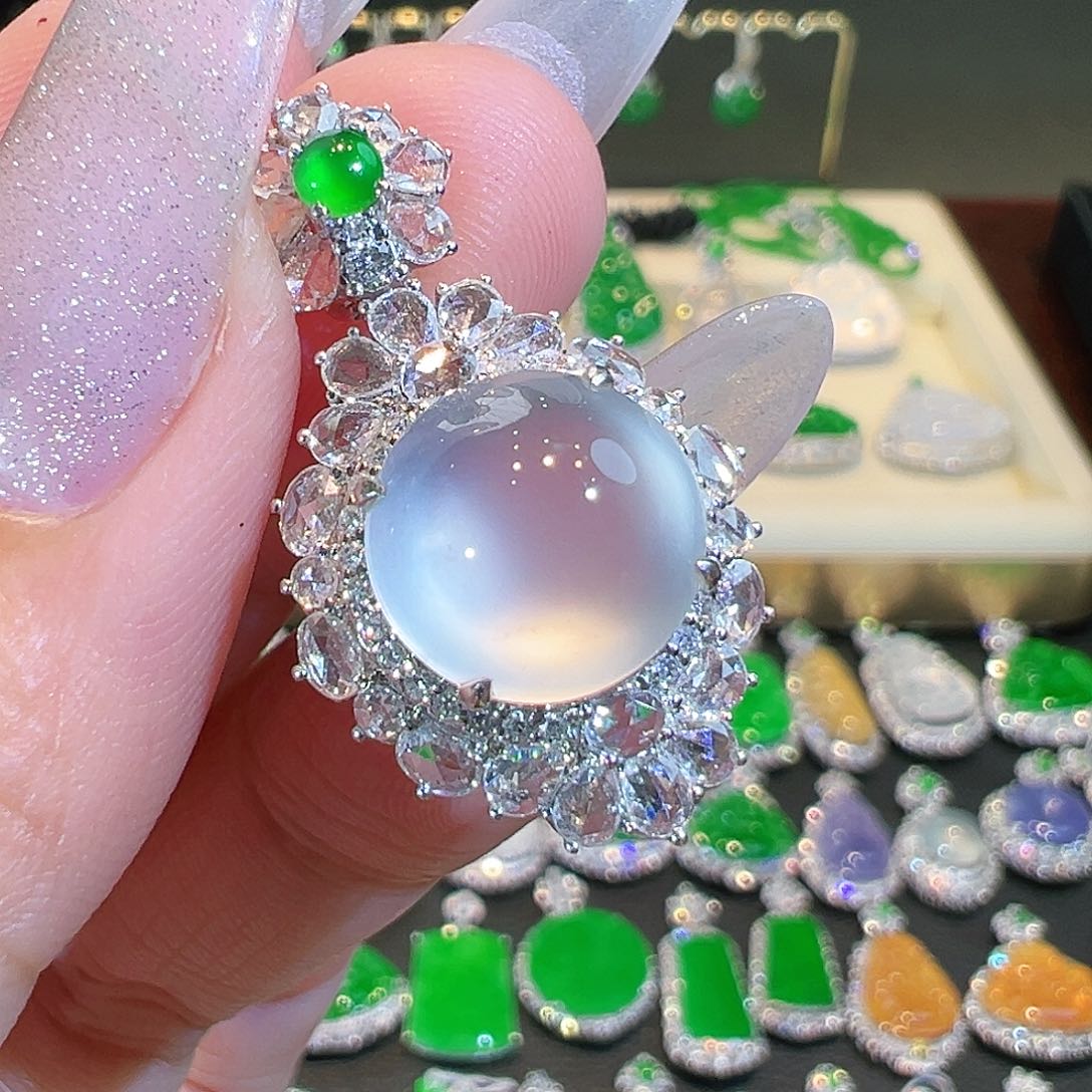 翡翠吊坠(不含链)18K金镶嵌翡翠