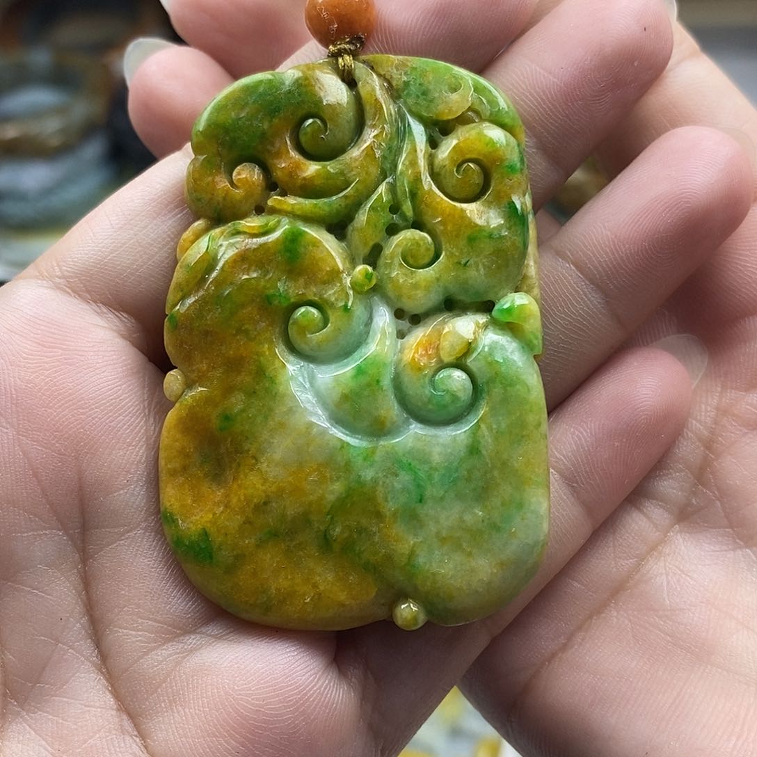 翡翠未镶嵌颈饰安***忘牌子