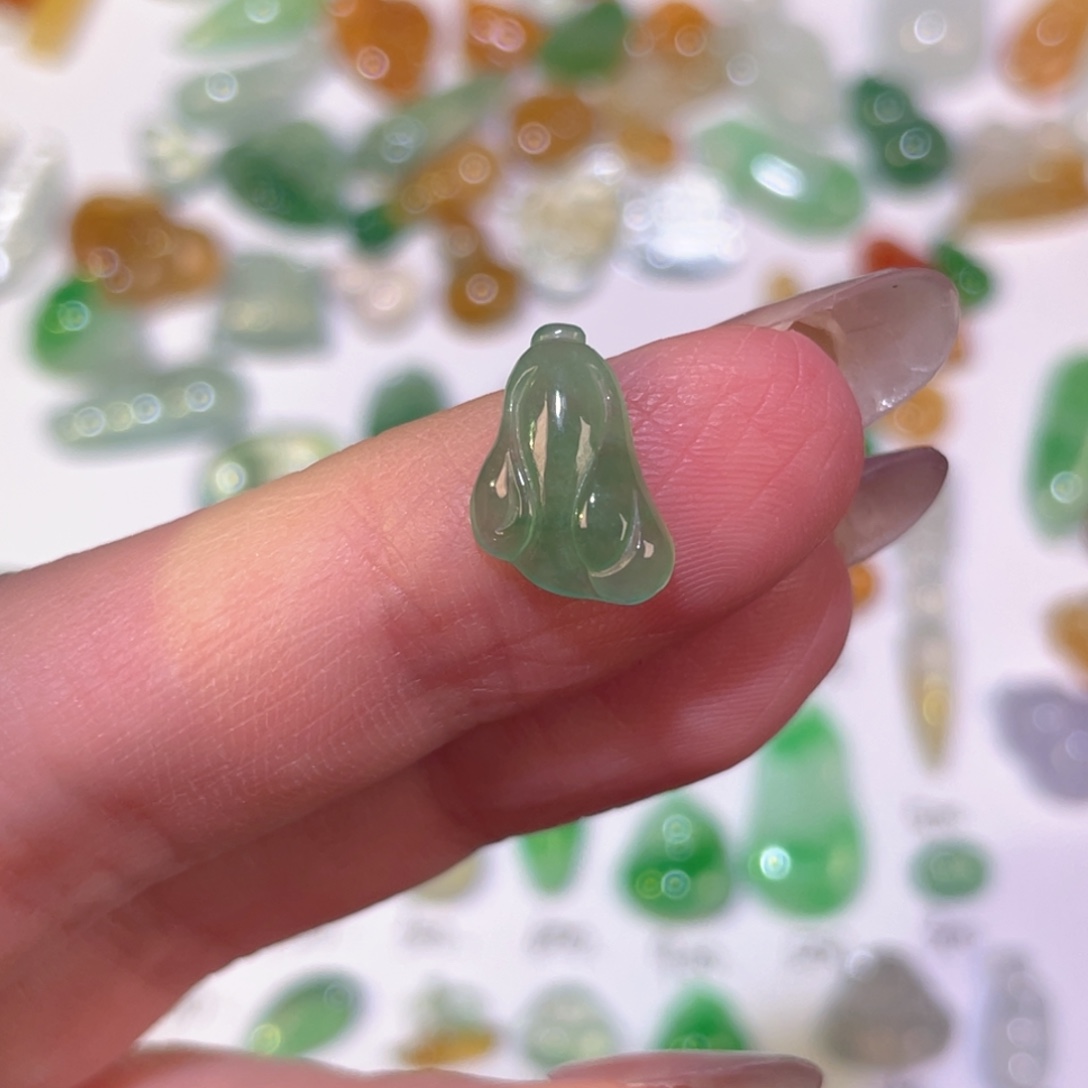 翡翠未镶嵌颈饰裸石