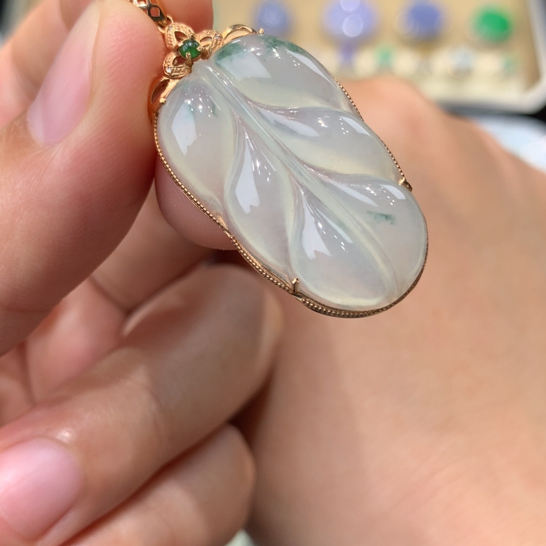 翡翠吊坠(不含链)18K金镶嵌叶子