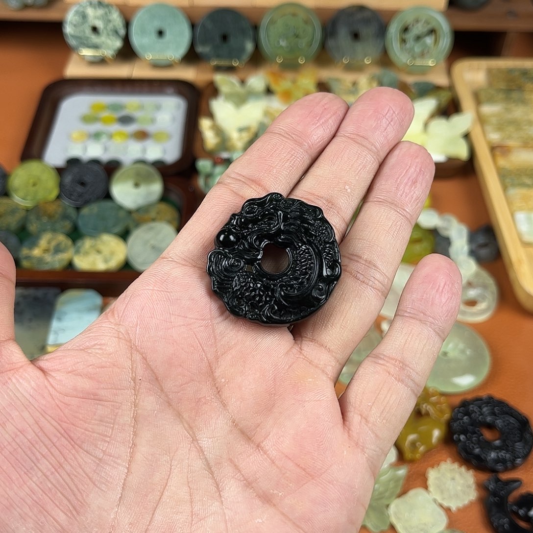 用***1蛇纹石玉未镶嵌颈饰