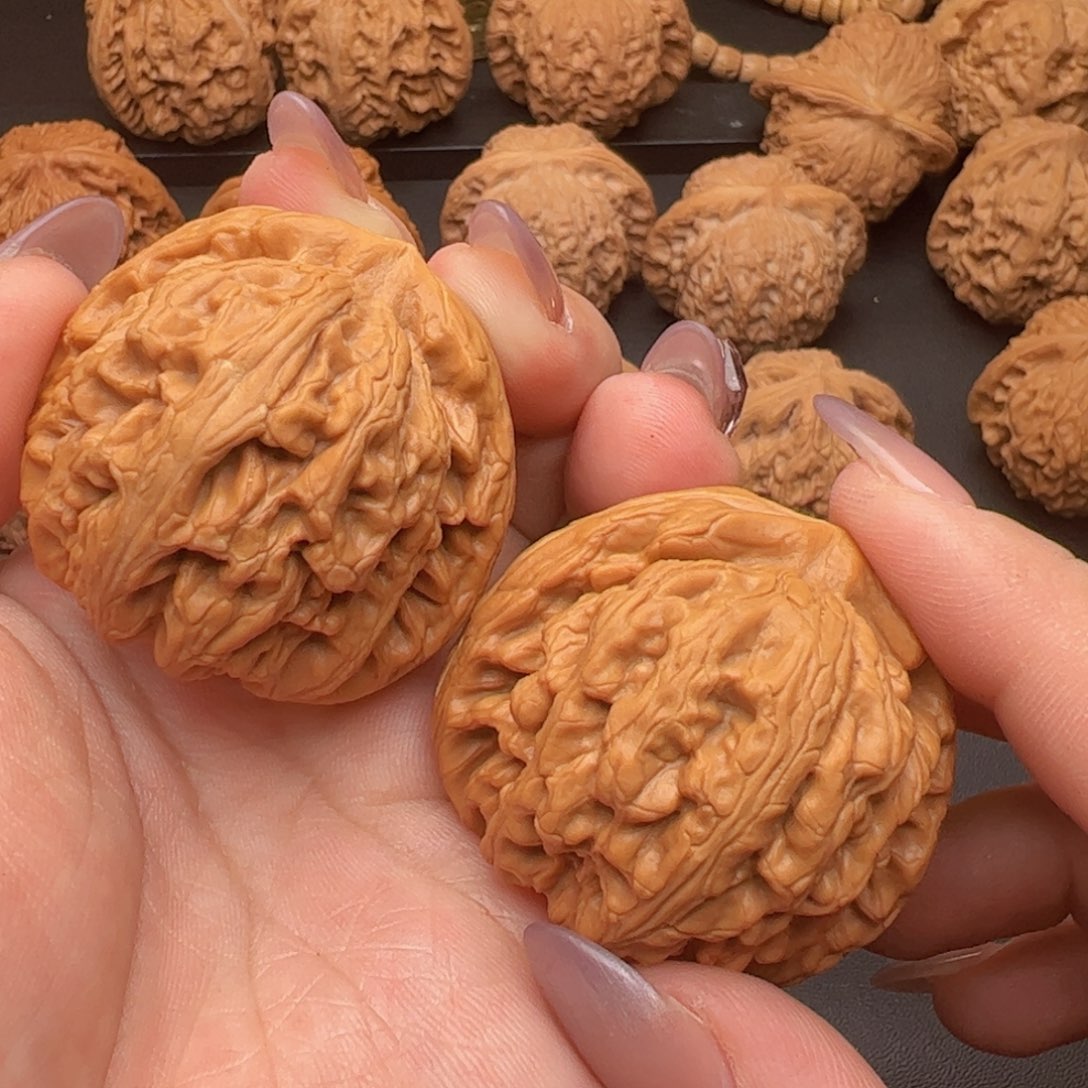 文玩核桃把件红锦鲤