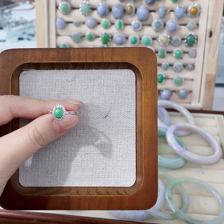 翡翠未镶嵌颈饰天然翡翠Ａ货